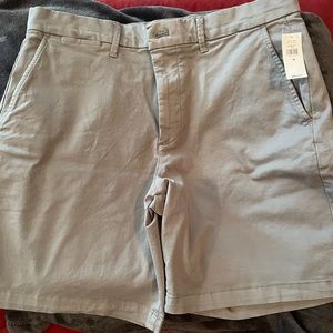 Mens GAP 8” short, grey, size 32